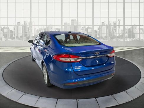 Used 2017 Ford Fusion SE w/ Fusion SE Technology Package image 5