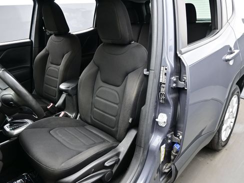 Used 2022 Jeep Renegade Latitude AWD/4WD image 11