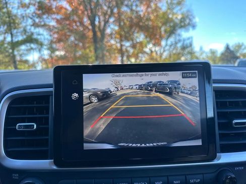 Used 2024 Hyundai Venue Limited image 38