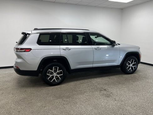 Used 2024 Jeep Grand Cherokee L Limited w/ Luxury Tech Group II image 23