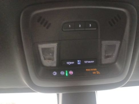 Used 2023 Chevrolet Traverse LT FWD image 26
