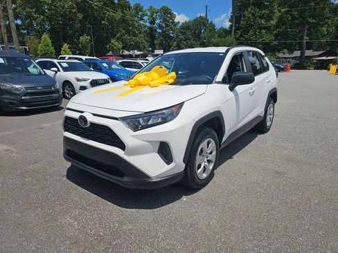 Used 2019 Toyota RAV4 LE FWD image 3