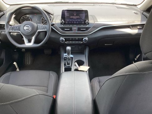 Used 2025 Nissan Altima 2.5 SV FWD image 4