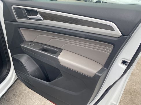 Used 2022 Volkswagen Atlas SE FWD image 24