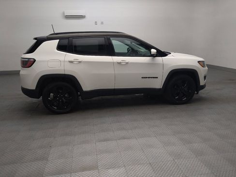 Used 2018 Jeep Compass Latitude FWD image 10