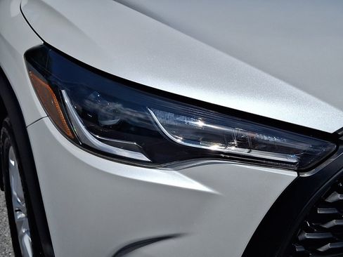 Certified 2022 Toyota Corolla Cross LE w/ Moonroof Package AWD/4WD image 10
