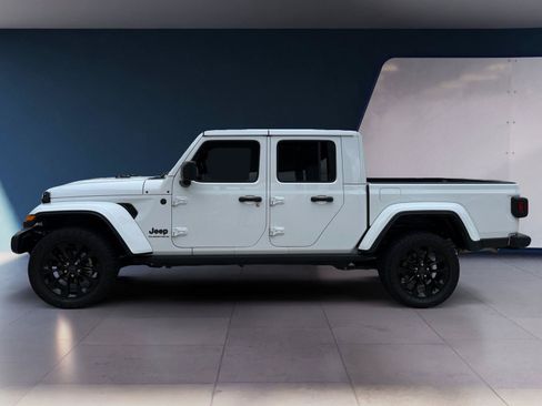 Used 2024 Jeep Gladiator Sport AWD/4WD image 2