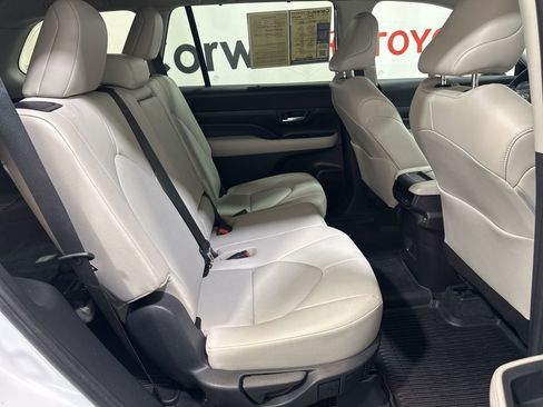 Used 2024 Toyota Grand Highlander XLE image 15
