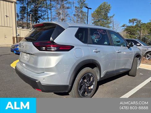 Used 2025 Nissan Rogue SV FWD image 8