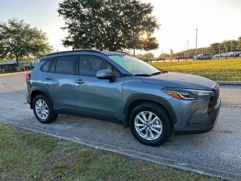 Used 2024 Toyota Corolla Cross LE w/ Moonroof Package image 7