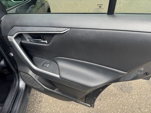 Used 2021 Toyota RAV4 XLE AWD/4WD image 22