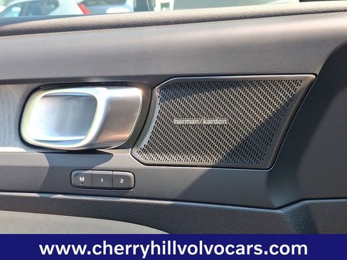 Certified 2025 Volvo XC40 B5 Ultra w/ Protection Package Premier image 25