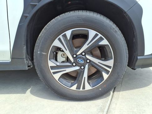 Used 2025 Subaru Crosstrek 2.5i Premium AWD/4WD image 9
