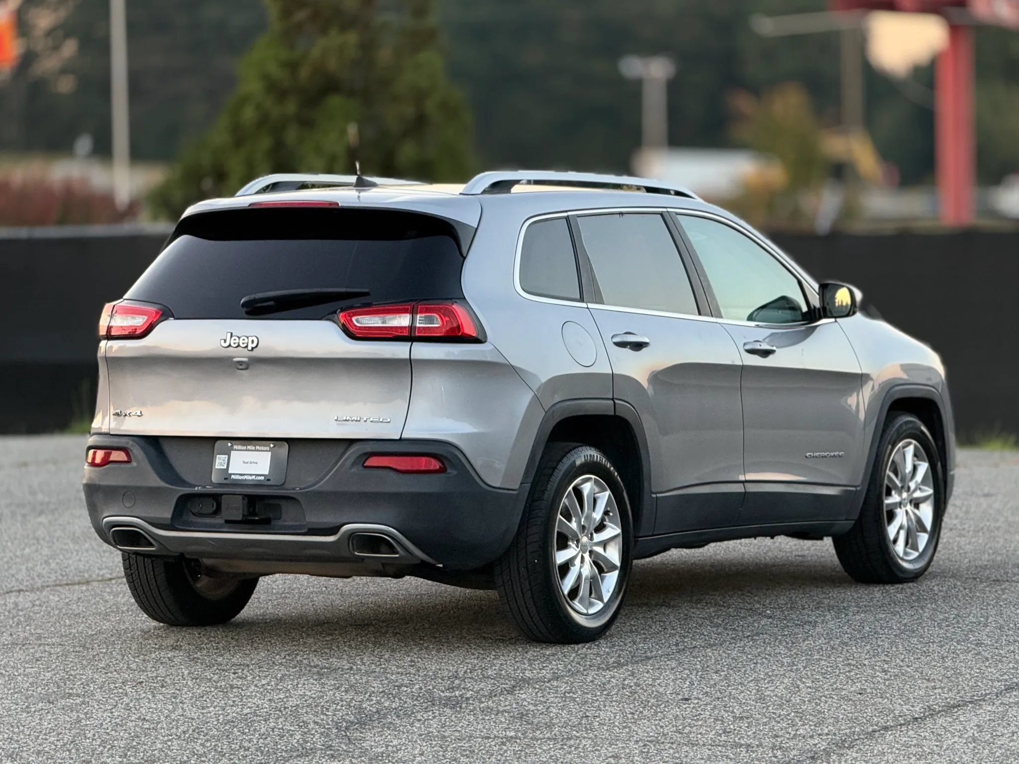 Used 2016 Jeep Cherokee Limited w/ Trailer Tow Group AWD/4WD image 9