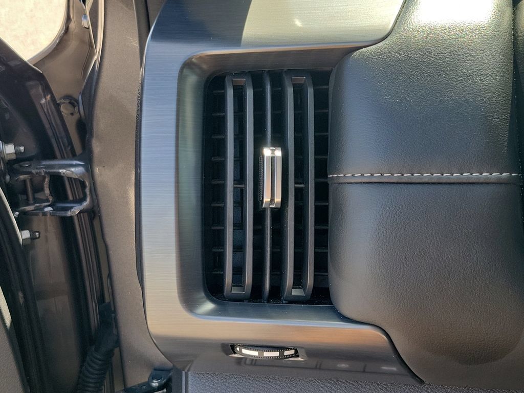 Certified 2026 Nissan Pathfinder SL AWD/4WD image 33
