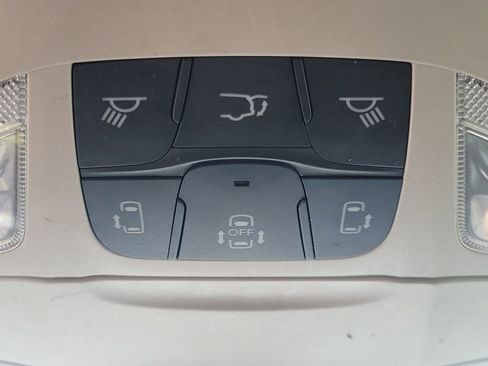 Used 2017 Chrysler Pacifica Touring-L Plus FWD image 35