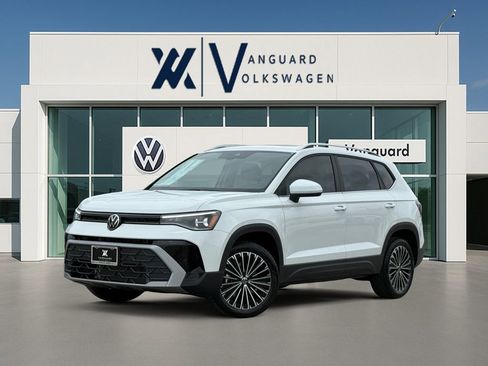 New 2026 Volkswagen Taos SE image 1