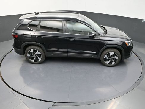 Used 2025 Volkswagen Taos SE image 22