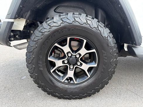 Used 2018 Jeep Wrangler Unlimited Rubicon w/ Cold Weather Group AWD/4WD image 13
