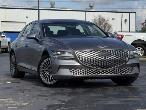 Used 2023 Genesis G80 image 3