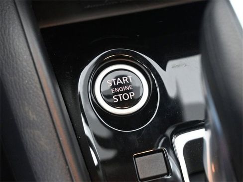 New 2025 Nissan Versa SR w/ Trunk Package image 30