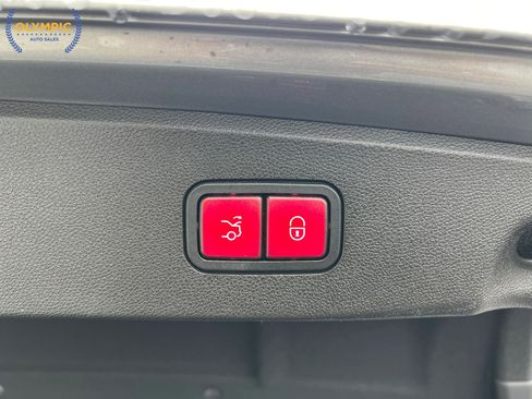 Used 2014 Mercedes-Benz E 350 Sedan w/ Premium 1 Package image 39