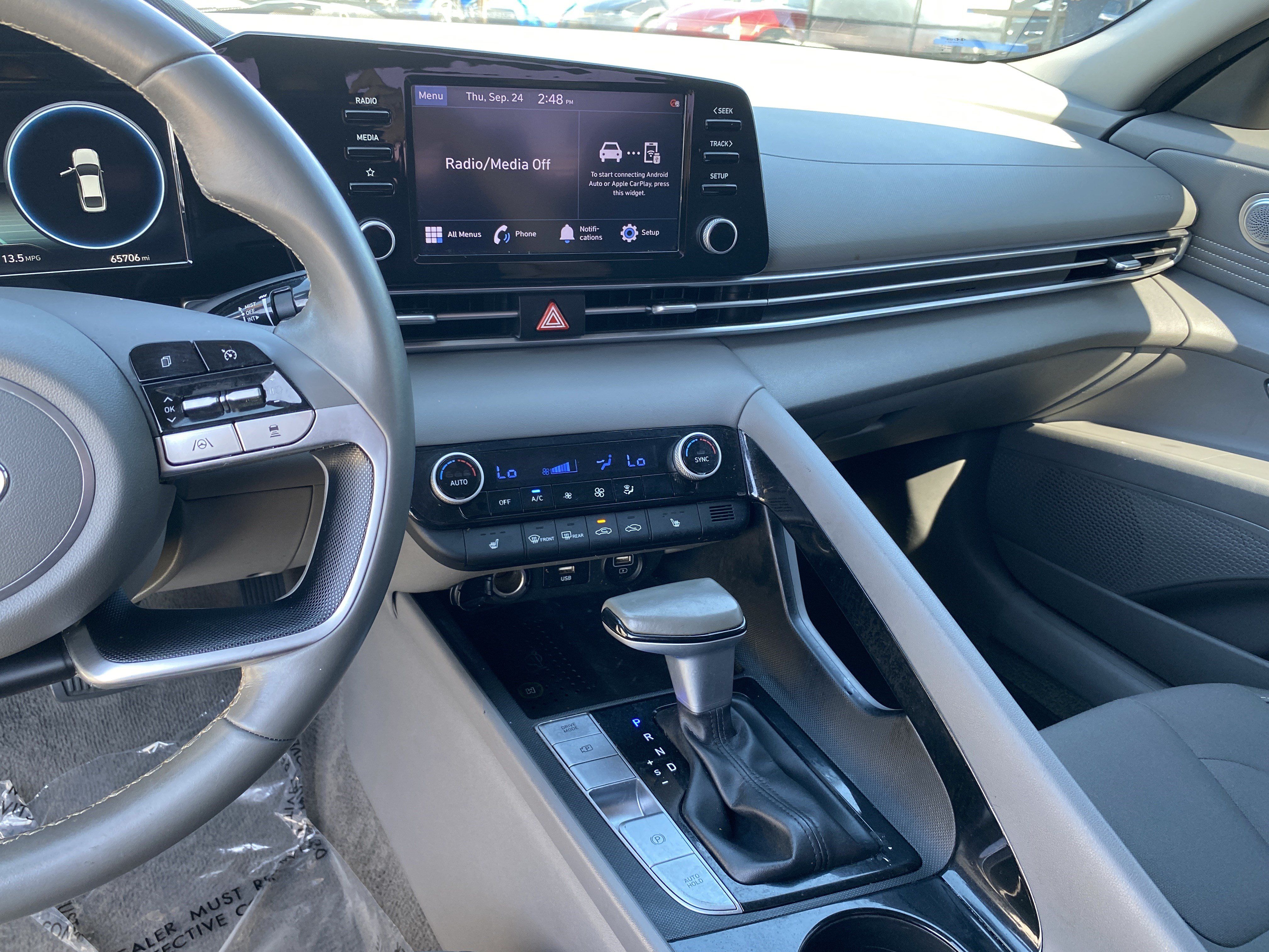 Used 2022 Hyundai Elantra SEL w/ Convenience Package FWD image 12
