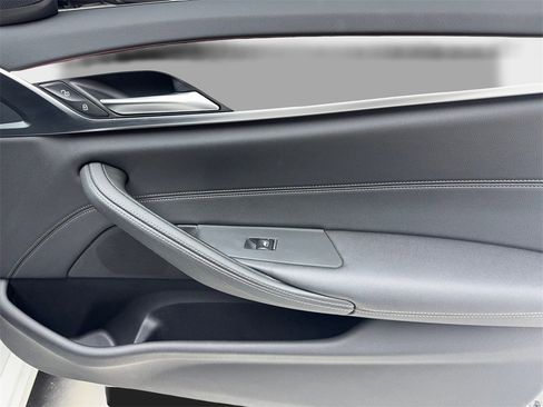 Used 2022 BMW 530i w/ Convenience Package image 49