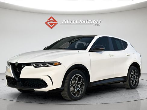 Used 2025 Alfa Romeo Tonale w/ Premium Package AWD/4WD image 6