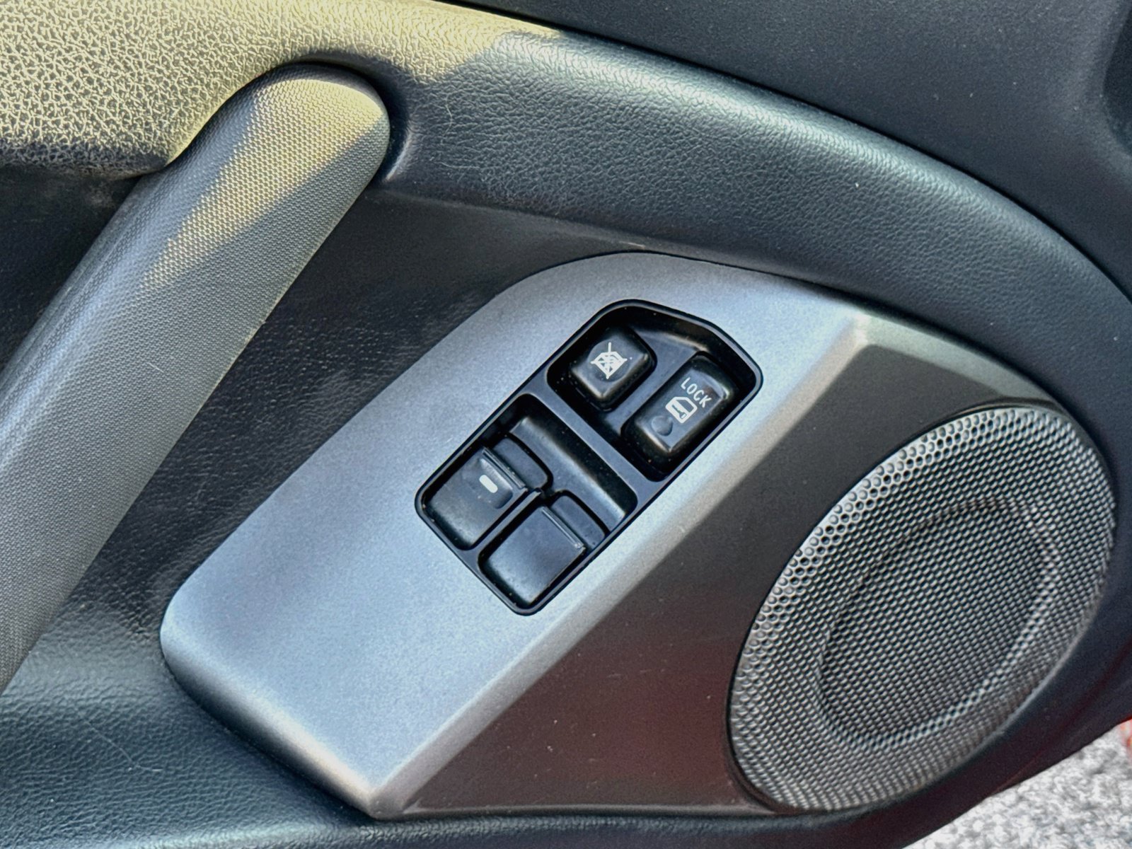 Used 2006 Mitsubishi Eclipse GT FWD image 10