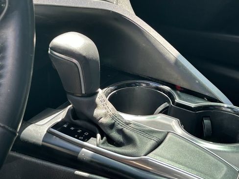 Used 2020 Toyota Camry SE FWD image 11