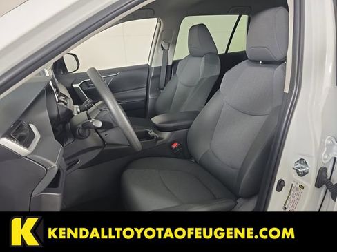Used 2025 Toyota RAV4 XLE AWD/4WD image 16