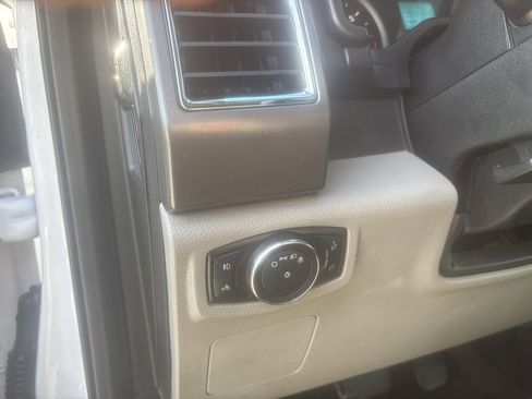 Used 2016 Ford F150 XLT image 14