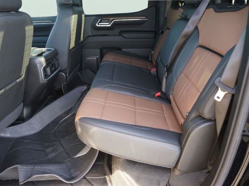 Used 2024 Chevrolet Silverado 1500 High Country w/ High Country Premium Package AWD/4WD image 13