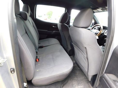 Used 2019 Toyota Tacoma TRD Off-Road AWD/4WD image 5