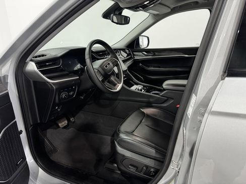 Used 2023 Jeep Grand Cherokee 4WD 4xe image 16