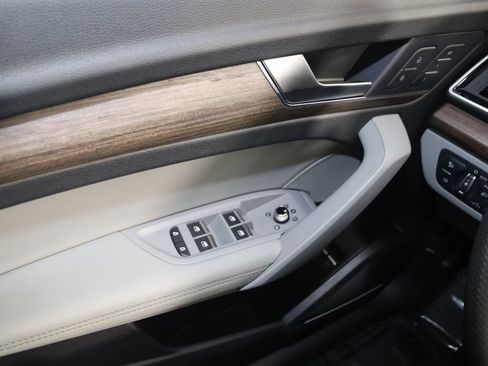 Used 2024 Audi Q5 e Premium Plus image 33