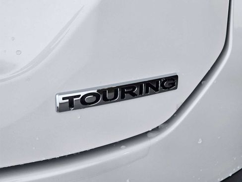 New 2025 Honda Pilot Touring image 14