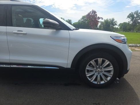 Used 2022 Ford Explorer Limited w/ Limited Technology Package AWD/4WD image 4