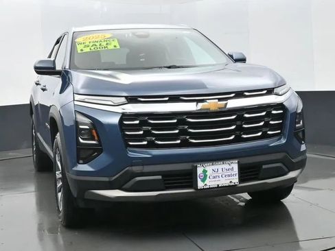 Used 2025 Chevrolet Equinox LT image 3