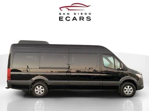 Used 2019 Mercedes-Benz Sprinter 2500 image 2