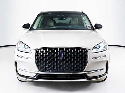 Used 2024 Lincoln Corsair Grand Touring image 3