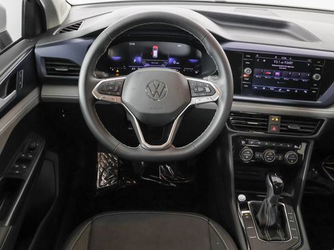 Used 2024 Volkswagen Taos SE w/ MDO Package FWD image 37