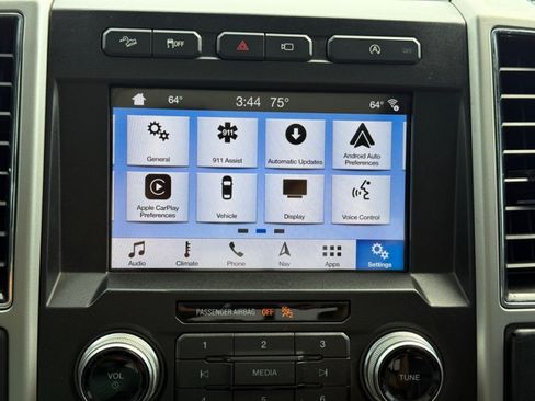 Used 2019 Ford F150 Lariat w/ Equipment Group 502A Luxury AWD/4WD image 17