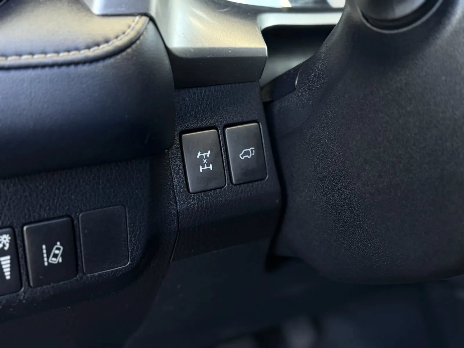 Used 2018 Toyota RAV4 XLE AWD/4WD image 26