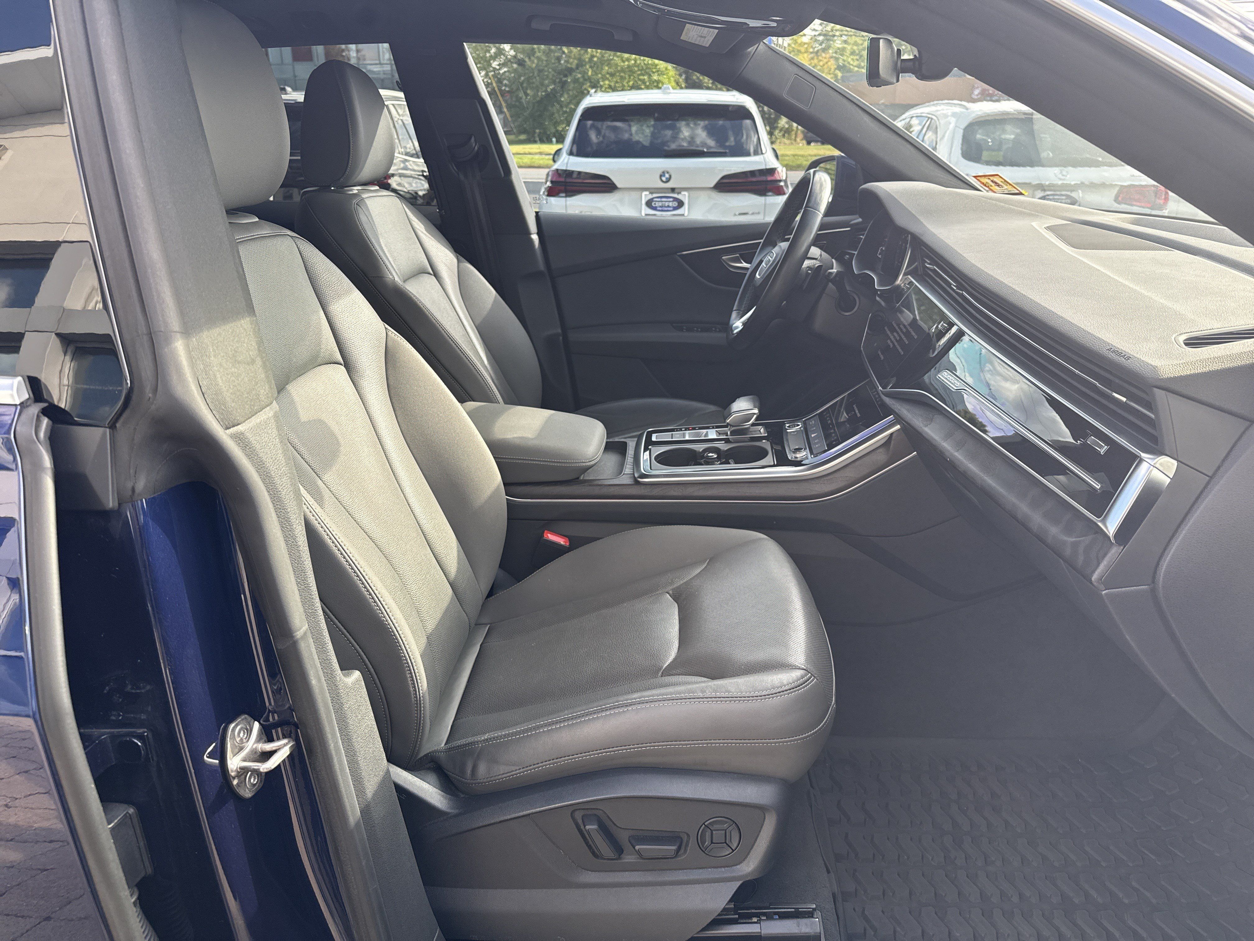 Used 2021 Audi Q8 Premium Plus AWD/4WD image 2