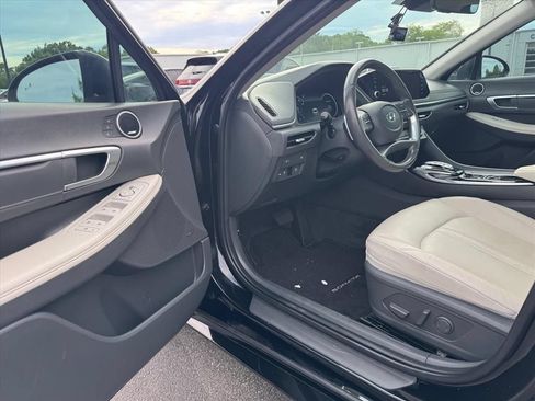 Used 2023 Hyundai Sonata Limited w/ Preferred Accessory Package FWD image 13