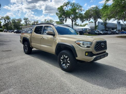 Used 2020 Toyota Tacoma TRD Off-Road AWD/4WD image 7