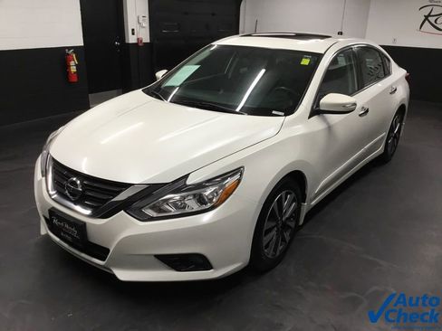 Used 2016 Nissan Altima 2.5 SV w/ Convenience Package image 6