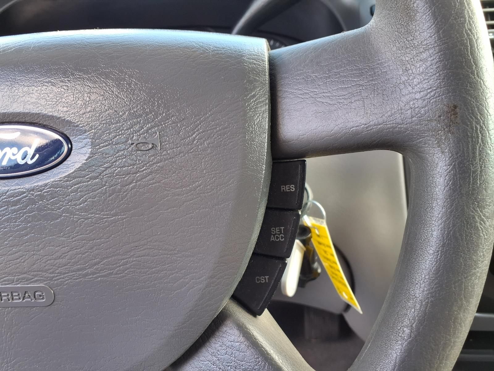 Used 2005 Ford Taurus SE FWD image 18